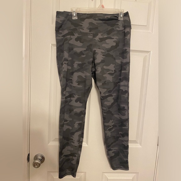 Danskin Pants - Danskin Camo Leggings